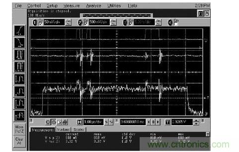 在此示波器照片中，最上面的波形取自JP1(到數(shù)字電位器的數(shù)字碼)，第二個(gè)波形取自JP5(相鄰模擬走線上的噪聲)，最下面的波形取自TP10(16位D/A轉(zhuǎn)換器輸出端的噪聲)。