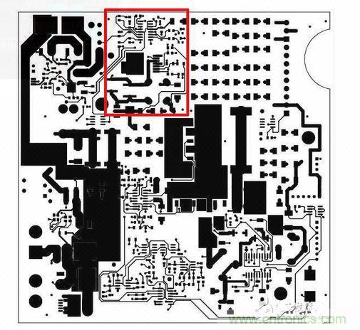 這是自動(dòng)測(cè)試設(shè)備的PCB，因?yàn)槭孪攘私膺^(guò)那顆SEPIC轉(zhuǎn)換器（以紅框標(biāo)示），我的設(shè)計(jì)第一次就成功。