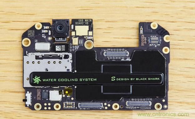 拆解黑鯊手機(jī)：多級直觸一體式液冷系統(tǒng)有什么門道？