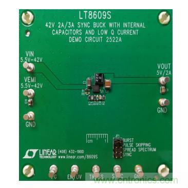 高功率單片式 Silent Switcher 2 穩(wěn)壓器 滿足 CISPR 25 Class 5 EMI 限制要求并適合狹小的安放空間